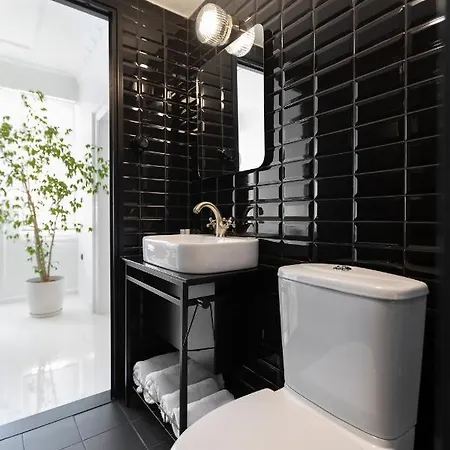 Apartment Trilogy Black