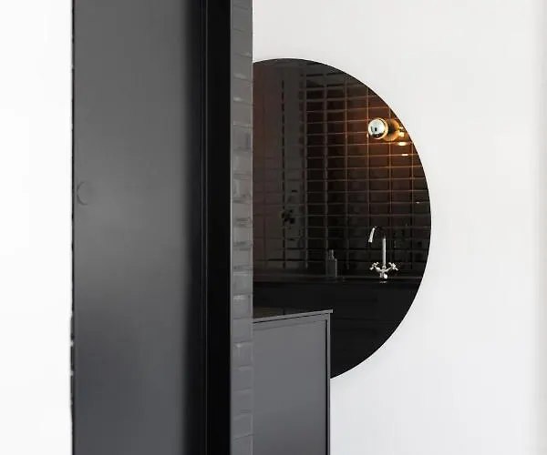 Apartment Trilogy Black