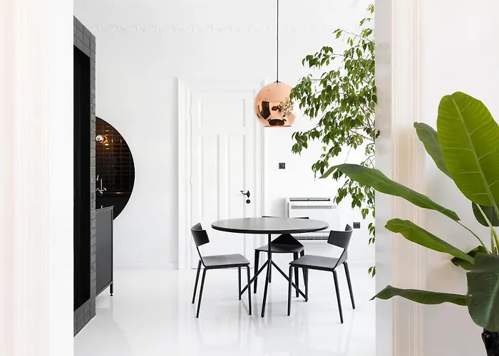 Trilogy Black Salonic